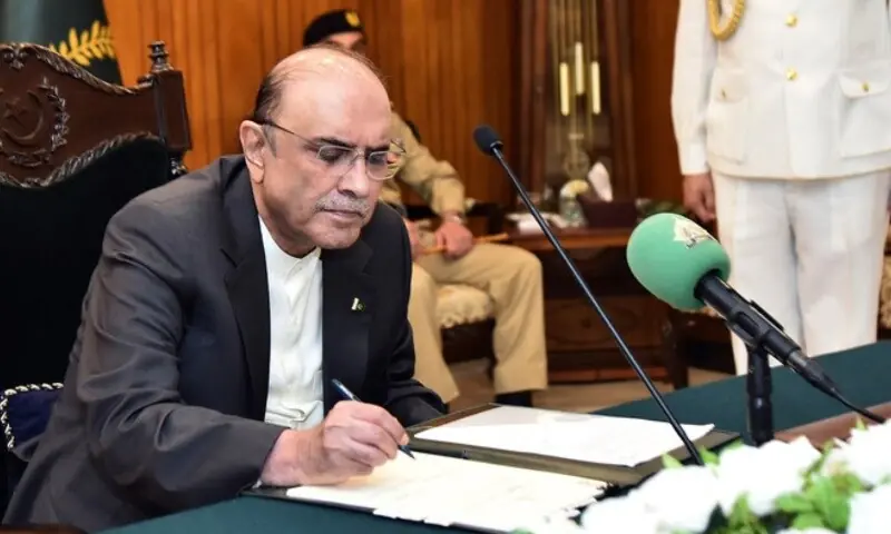 File photo showing Pakistan President Asif Ali Zardari signing a bill at the President’s House in Islamabad