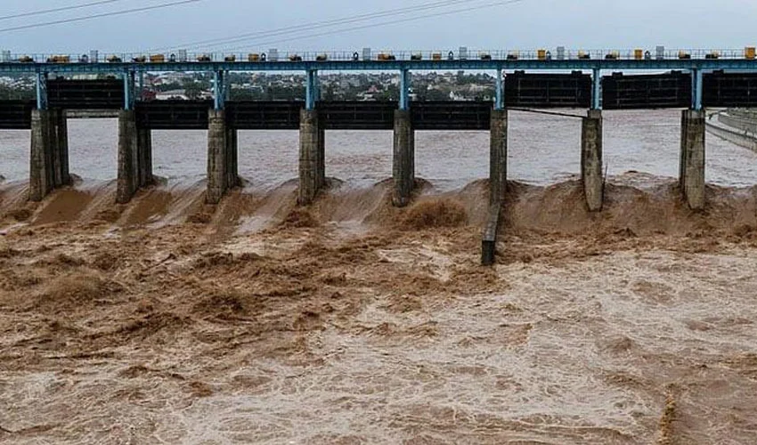 flood of 750,000 cusecs to enter Sindh tomorrow